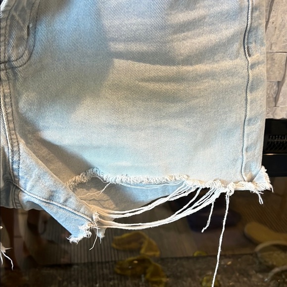 Calvin Klein light washed distressed Denim Shorts with Frayed Hem size 10/30 - Picture 6 of 9